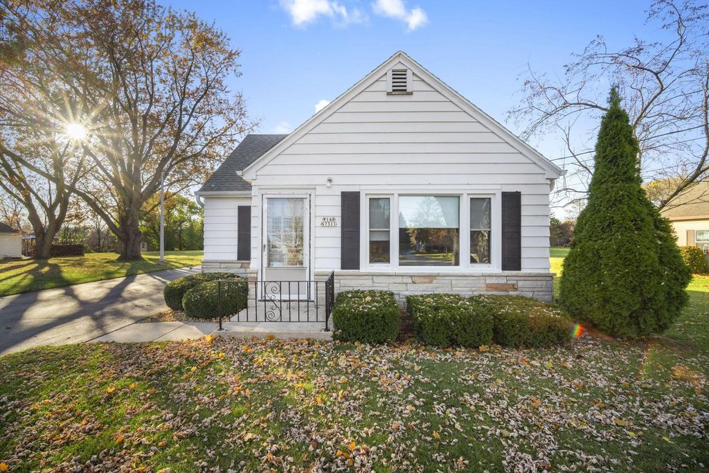 Photo of W148N7311 Woodland DRIVE, Menomonee Falls, WI 53051 (MLS # 1942876)