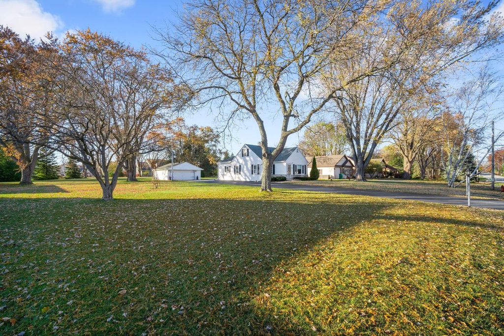 Photo of W148N7311 Woodland DRIVE, Menomonee Falls, WI 53051 (MLS # 1942876)