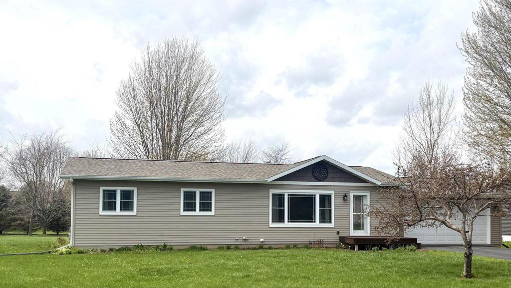 Photo of 6613 N Abey COURT, Evansville, WI 53536 (MLS # 2021055)