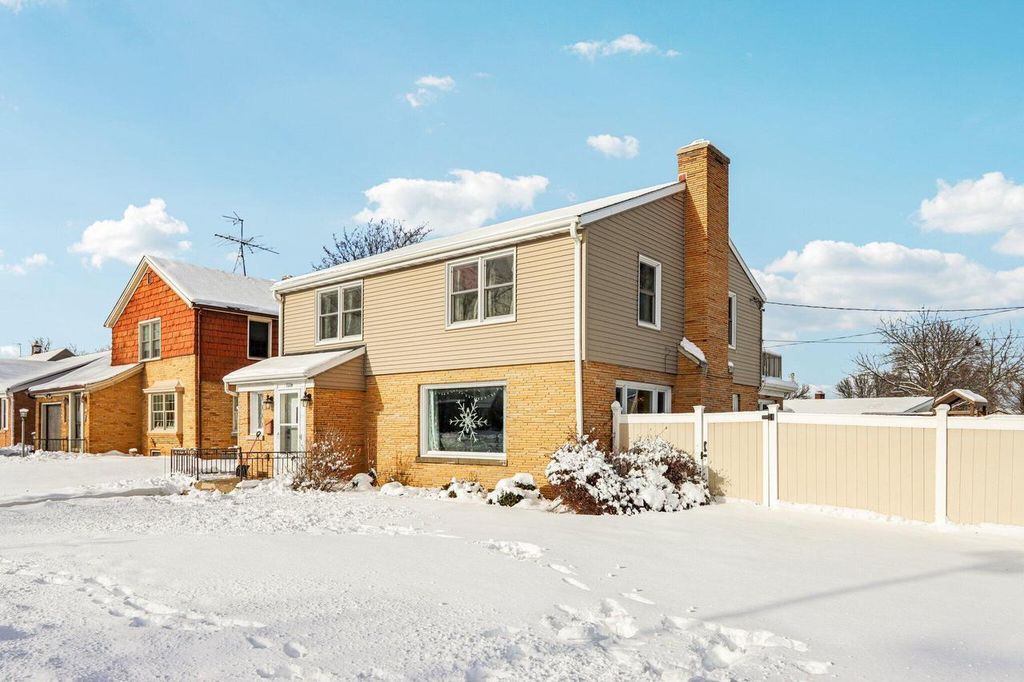 Photo of 1326 North AVENUE, Sheboygan, WI 53083 (MLS # 1945071)