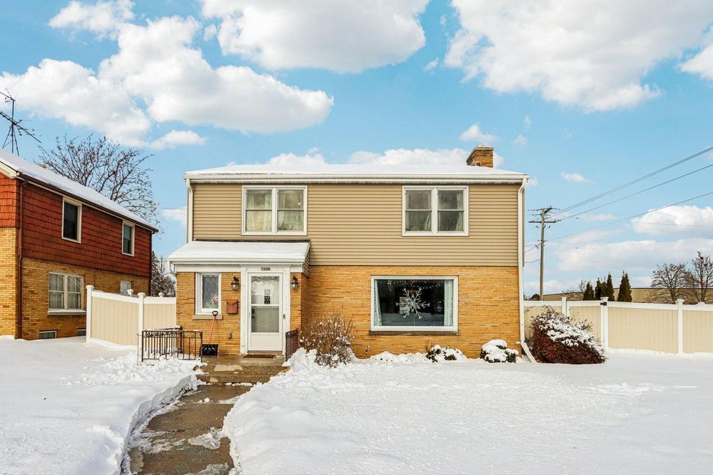 Photo of 1326 North AVENUE, Sheboygan, WI 53083 (MLS # 1945071)