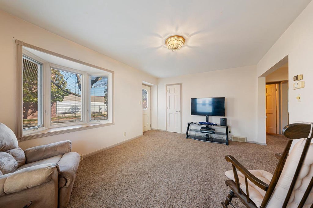 Photo of 821 E Commercial STREET, Appleton, WI 54911 (MLS # 50334247)