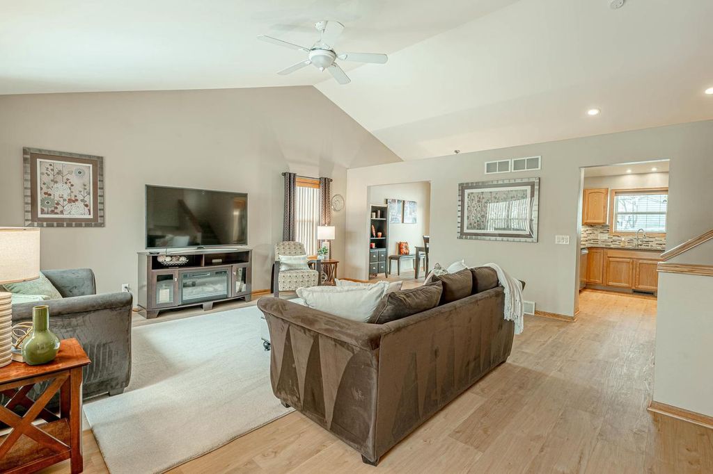 Photo of 3281 Edmonton DRIVE, Sun Prairie, WI 53590 (MLS # 2015902)