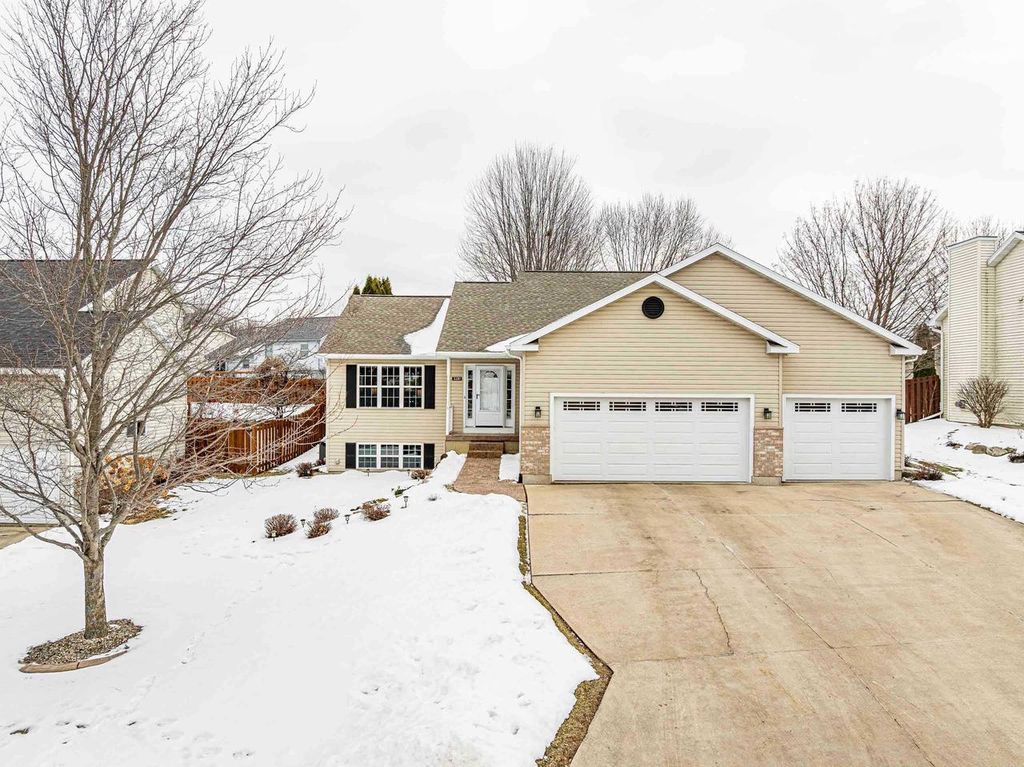 Photo of 3281 Edmonton DRIVE, Sun Prairie, WI 53590 (MLS # 2015902)