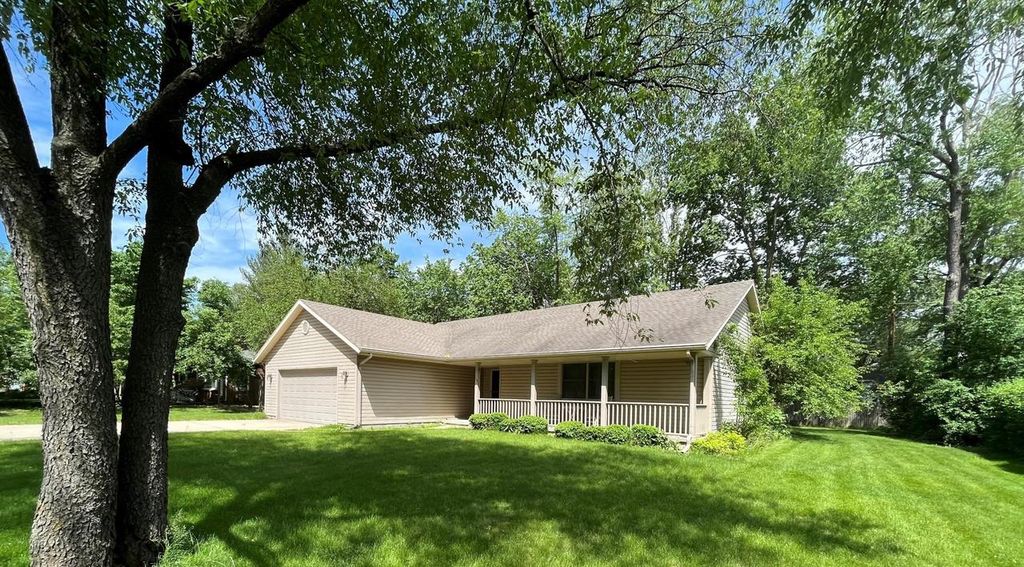 Photo of 5596 Arrowwood STREET, Greendale, WI 53129 (MLS # 1947216)