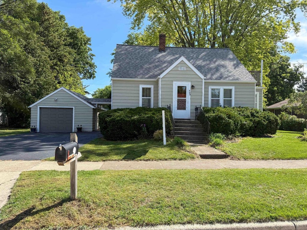 Photo of 509 Lake STREET, Fond Du Lac, WI 54937 (MLS # 1979176)