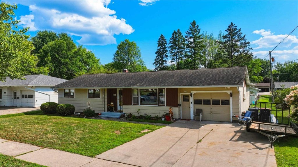 Photo of 1308 E 17th STREET, Marshfield, WI 54449 (MLS # 22604231)