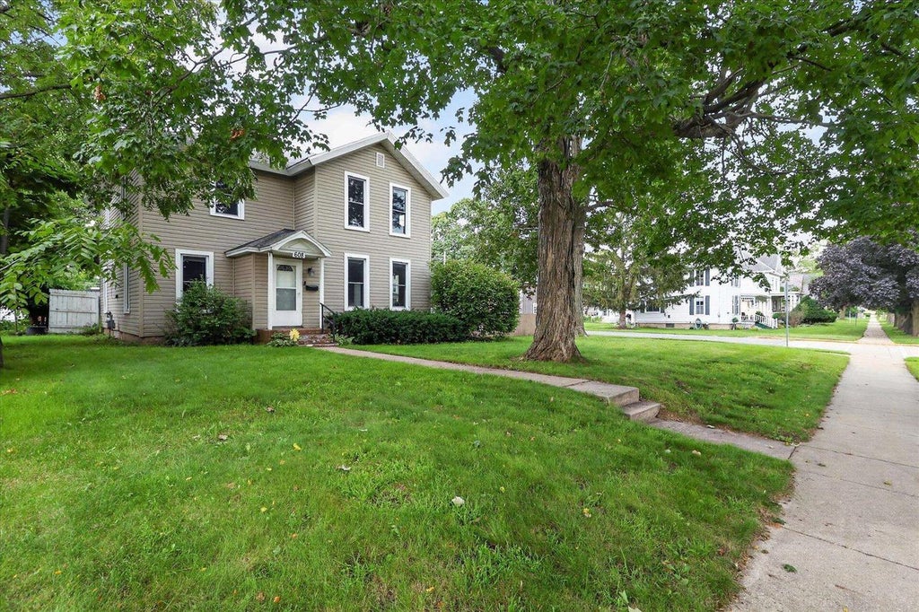 Photo of 608 1st Center AVENUE, Brodhead, WI 53520 (MLS # 2032185)