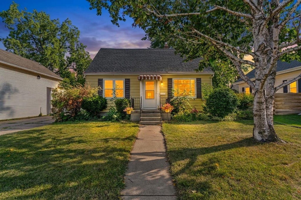 Photo of 1219 Witzel AVENUE, Oshkosh, WI 54902 (MLS # 50331526)