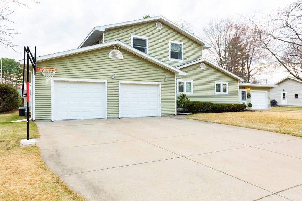 Photo of 2910 5th Street South St, Wisconsin Rapids, WI 54494 (MLS # 22601563)