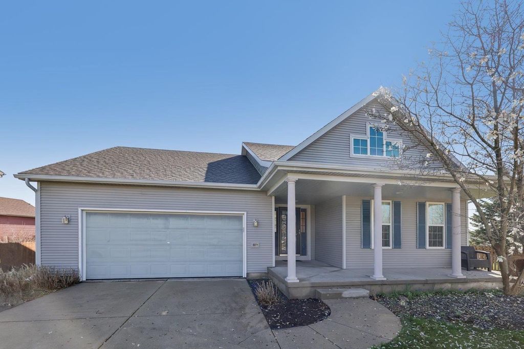 Photo of 609 Willow Brook TRAIL, Sun Prairie, WI 53590 (MLS # 2020092)