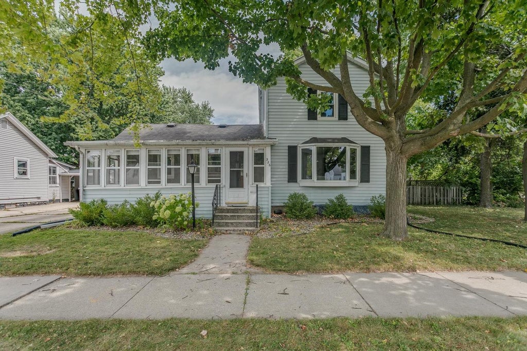 Photo of 326 S Summit STREET, Appleton, WI 54914 (MLS # 50331981)