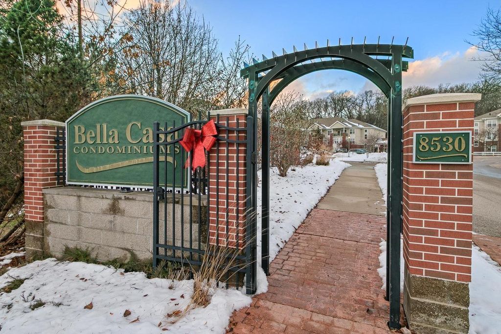 Photo of 8530 Greenway BOULEVARD #101, Middleton, WI 53562 (MLS # 2011456)