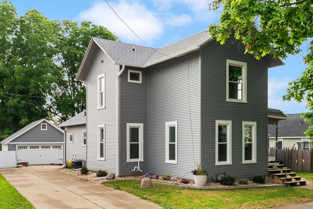 Photo of 122 S 1st STREET, Evansville, WI 53536 (MLS # 2022347)