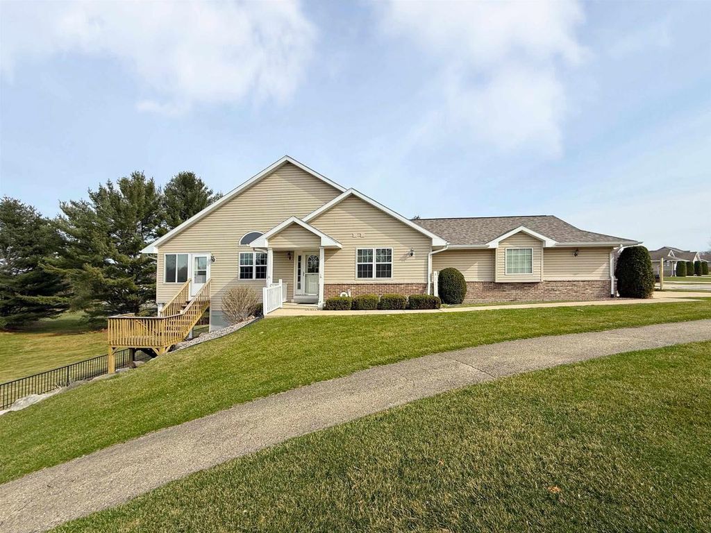 Photo of 128 Summit COURT, Columbus, WI 53925 (MLS # 2020494)