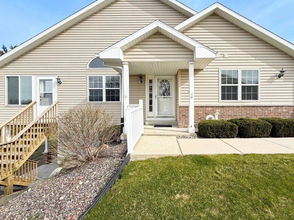 Photo of 128 Summit COURT, Columbus, WI 53925 (MLS # 2020494)