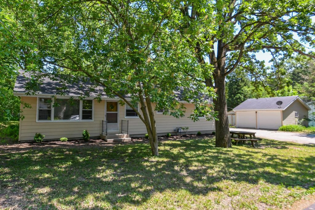 Photo of N6924 Oak LANE, Elkhorn, WI 53121 (MLS # 1964721)