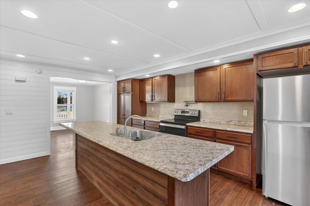 Photo of 428 W Delavan DRIVE, Janesville, WI 53546 (MLS # 2014493)