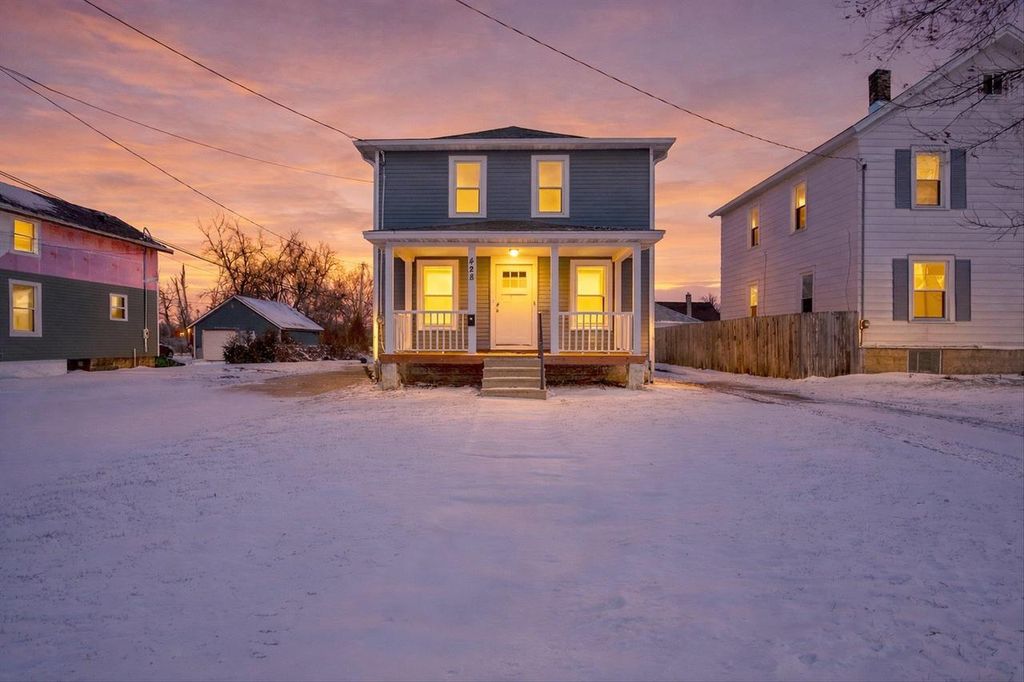 Photo of 428 W Delavan DRIVE, Janesville, WI 53546 (MLS # 2014493)