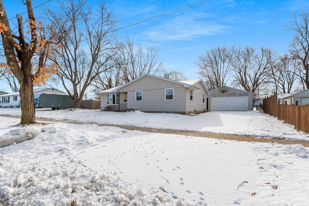 Photo of 621 W 7th STREET, Kaukauna, WI 54130 (MLS # 50320143)