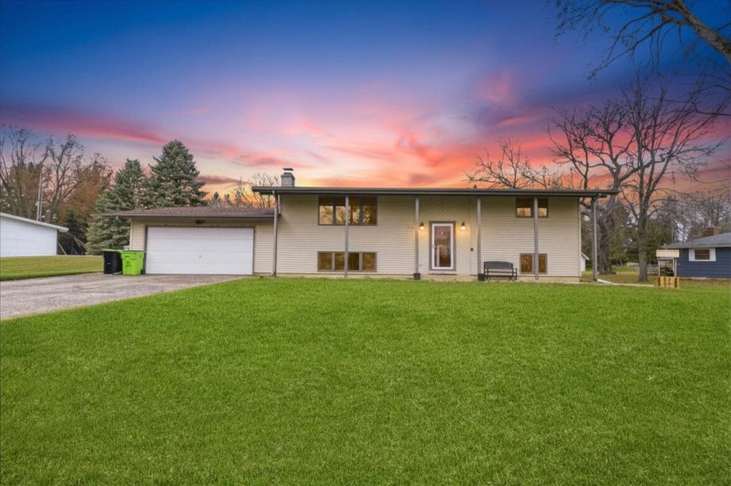 Photo of N7389 Edgewater DRIVE, Beaver Dam, WI 53916 (MLS # 2018780)