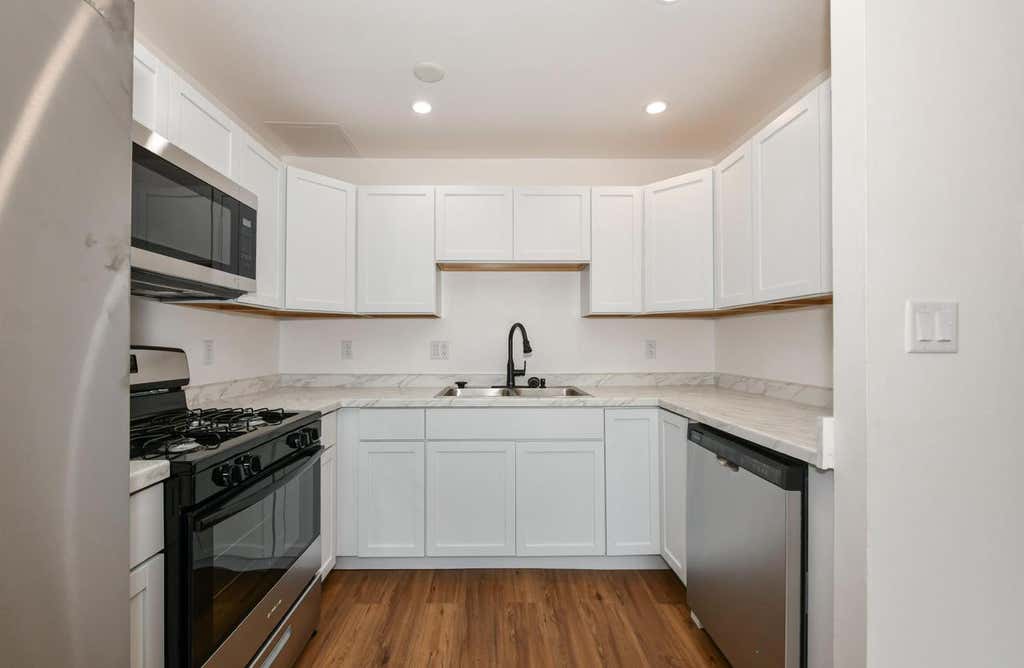 Photo of 1631 W Edgerton AVENUE #L, Milwaukee, WI 53221 (MLS # 1974919)