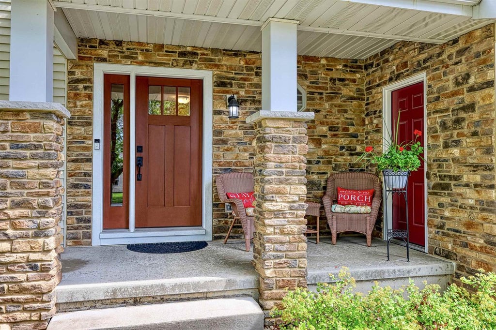 Photo of 412 Bonnie ROAD, Cottage Grove, WI 53527 (MLS # 2032086)