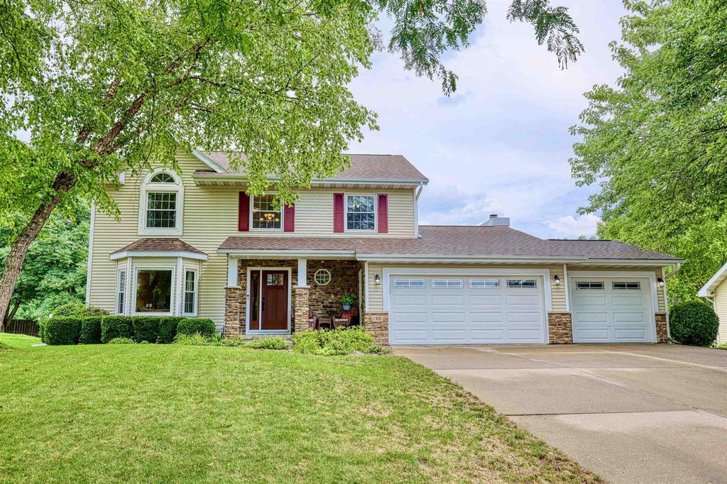 Photo of 412 Bonnie ROAD, Cottage Grove, WI 53527 (MLS # 2032086)