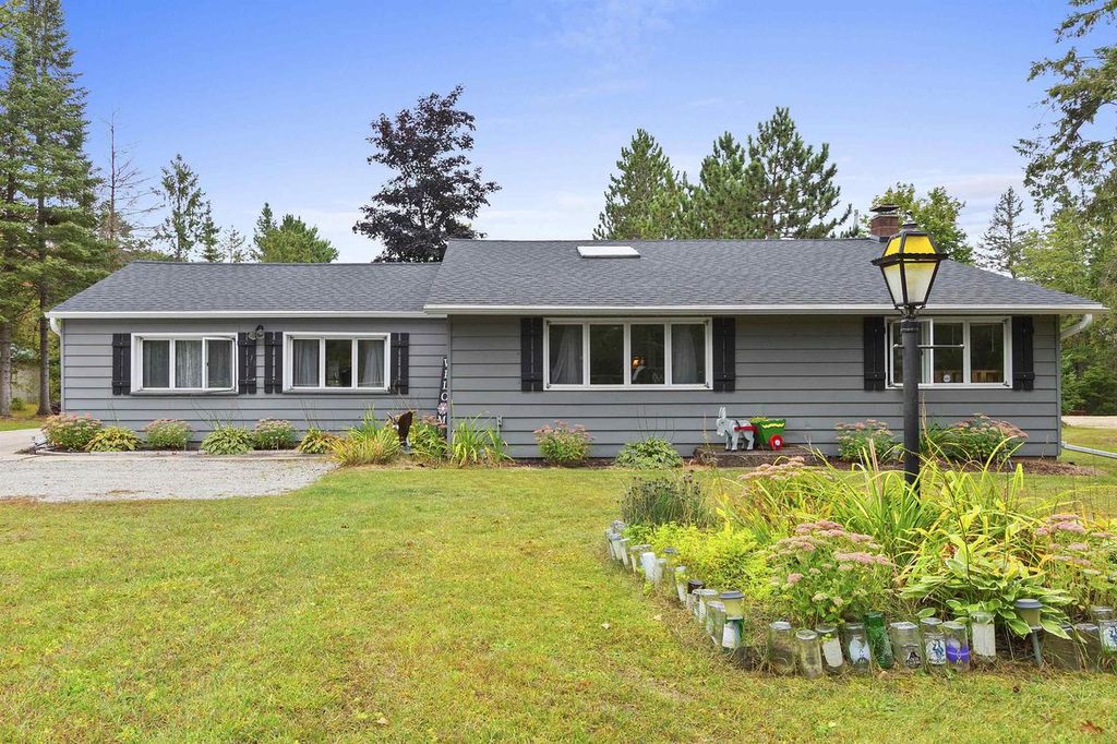 Photo of W12235 Eagle ROAD, Crivitz, WI 54114 (MLS # 50314915)