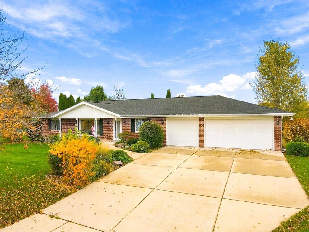 Photo of 4546 Hearthridge DRIVE, Janesville, WI 53546 (MLS # 2035667)