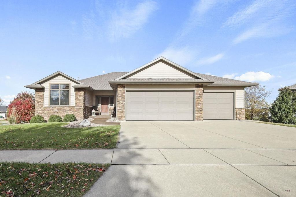 Photo of 1154 Leslie DRIVE, Edgerton, WI 53534 (MLS # 2011411)