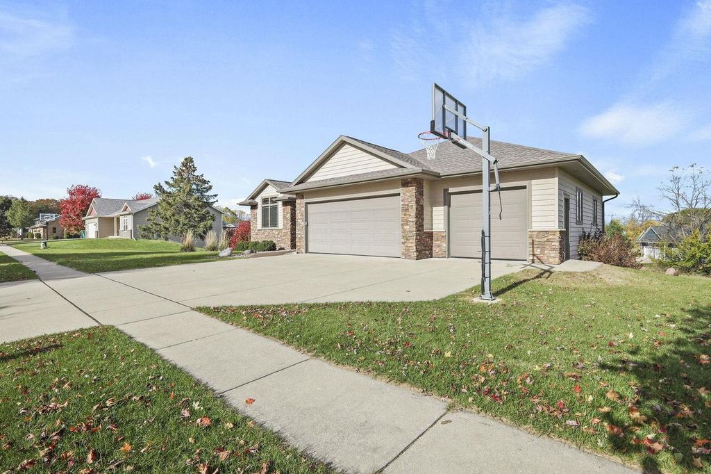 Photo of 1154 Leslie DRIVE, Edgerton, WI 53534 (MLS # 2011411)