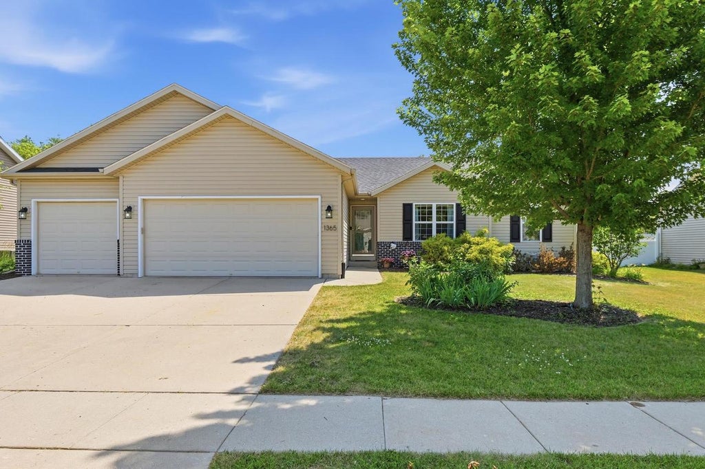 Photo of 1365 Savannah Woods DRIVE, Edgerton, WI 53534 (MLS # 2028295)