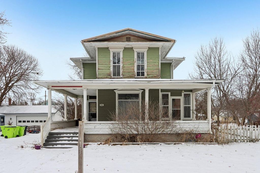 Photo of 711 E Walworth AVENUE, Delavan, WI 53115 (MLS # 1945935)