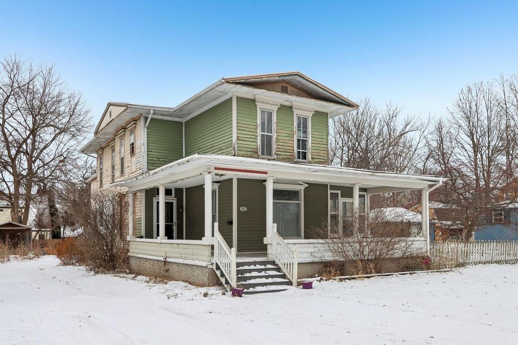 Photo of 711 E Walworth AVENUE, Delavan, WI 53115 (MLS # 1945935)