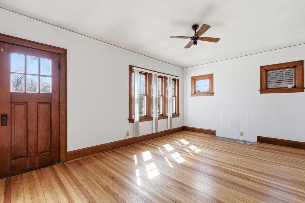 Photo of 2175 S 89th STREET #2177, West Allis, WI 53227 (MLS # 1957287)