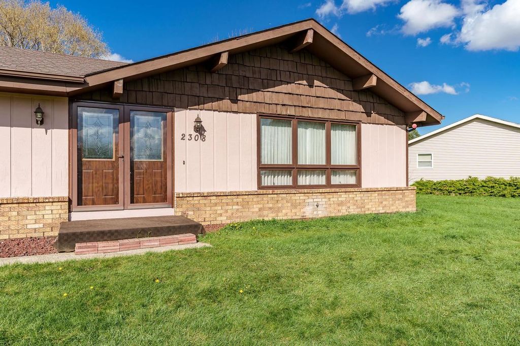 Photo of 2308 N Pontiac DRIVE, Janesville, WI 53545 (MLS # 2020996)