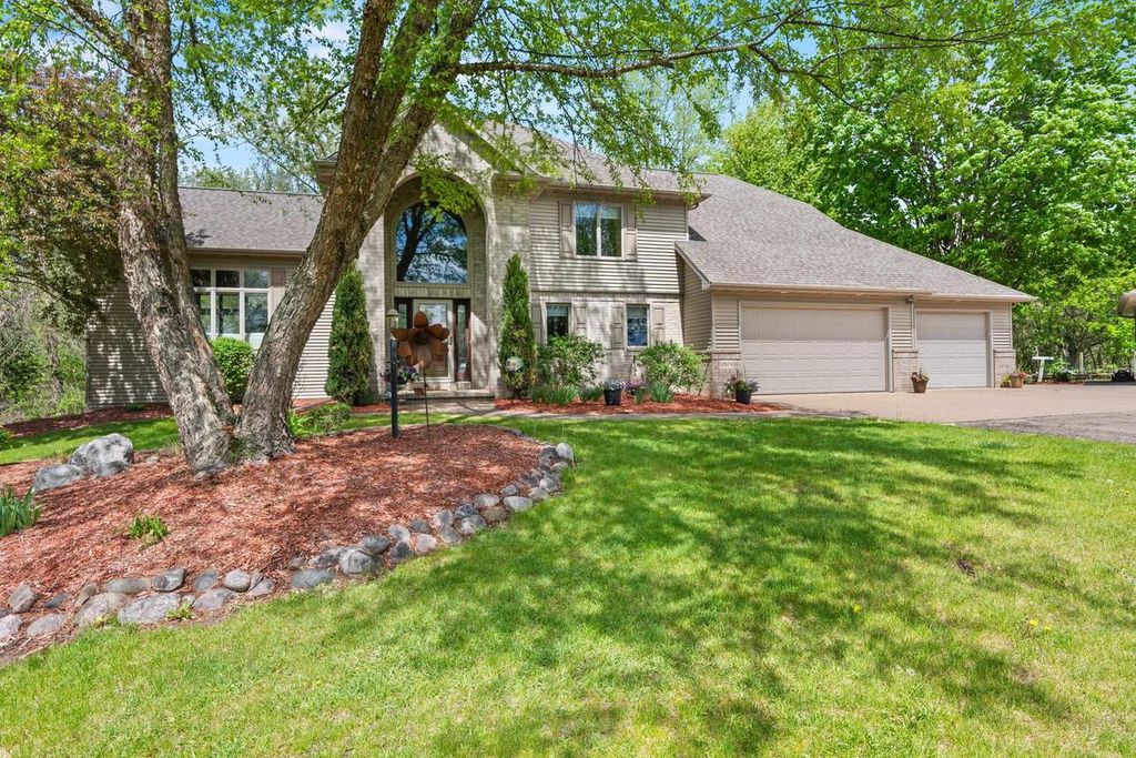 Photo of W8678 Hillview ROAD, Hortonville, WI 54944 (MLS # 50325816)