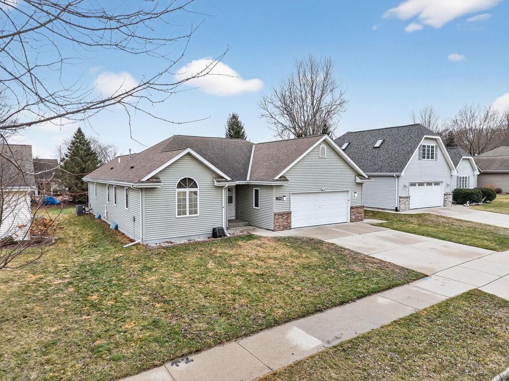 Photo of 1422 Goldenrod CIRCLE, West Bend, WI 53095 (MLS # 50326220)