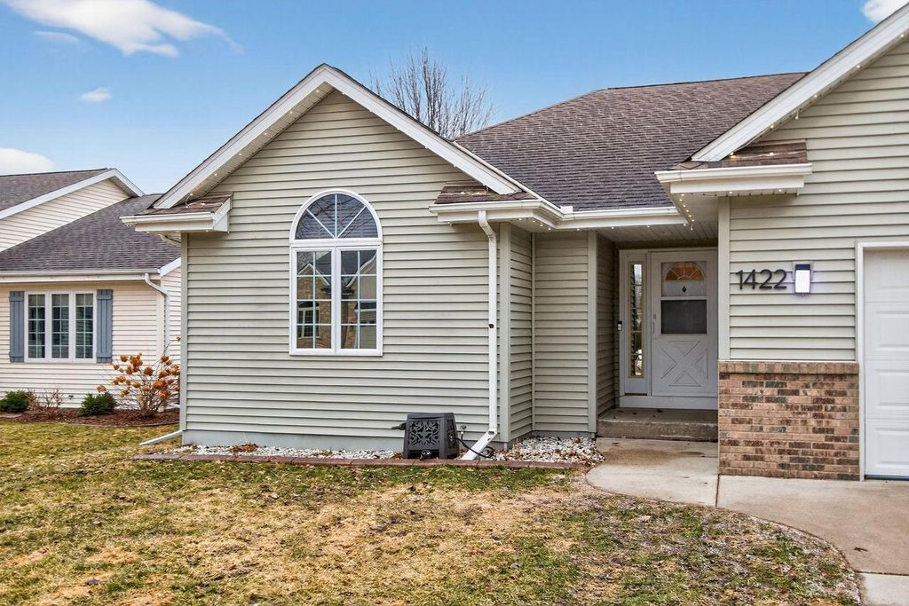 Photo of 1422 Goldenrod CIRCLE, West Bend, WI 53095 (MLS # 50326220)
