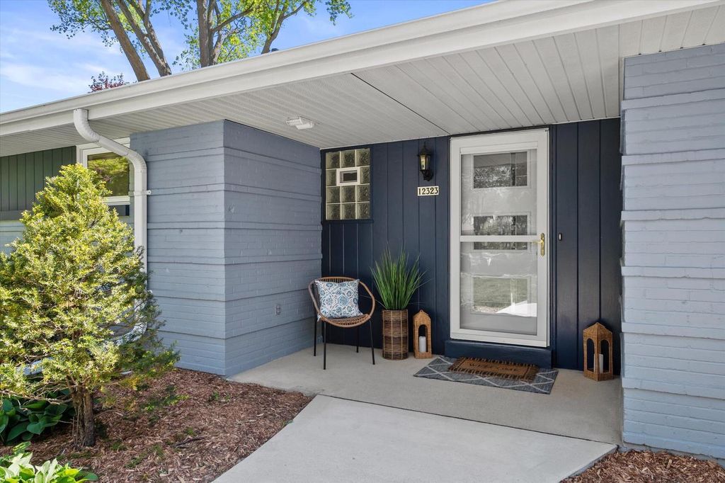 Photo of 12323 Woodside COURT, Wauwatosa, WI 53226 (MLS # 1961338)