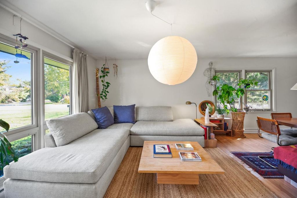 Photo of 723 W Riverview DRIVE, Glendale, WI 53209 (MLS # 1940898)