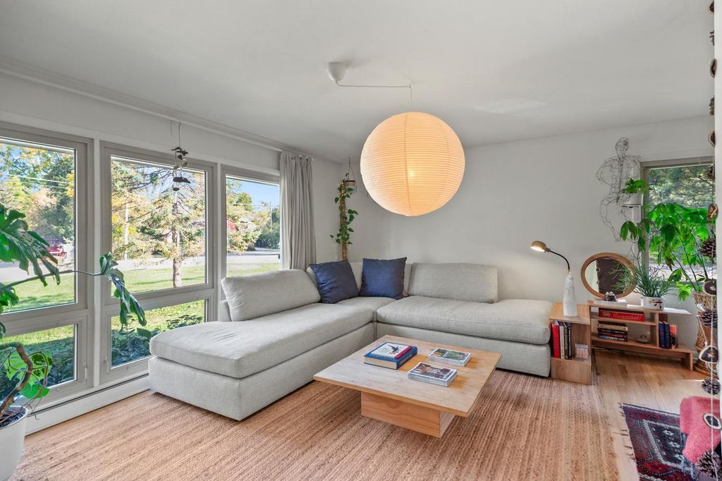 Photo of 723 W Riverview DRIVE, Glendale, WI 53209 (MLS # 1940898)