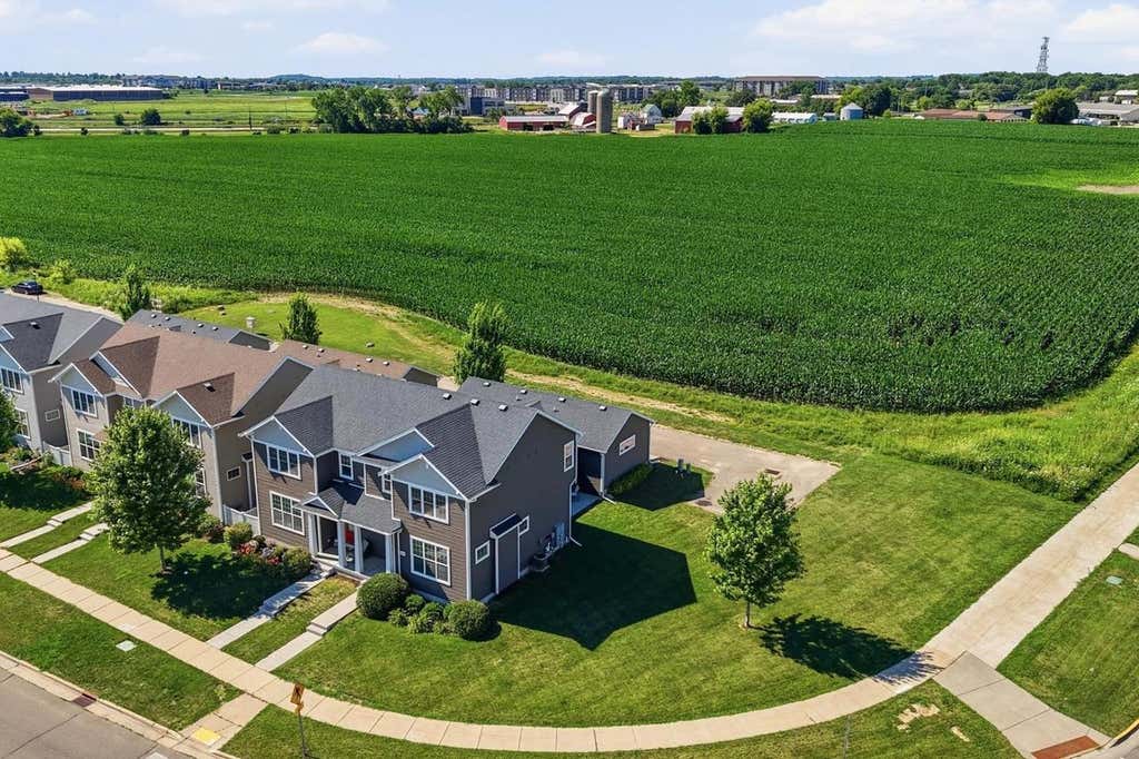 Photo of 1002 O'Keeffe AVENUE, Sun Prairie, WI 53590 (MLS # 2028505)