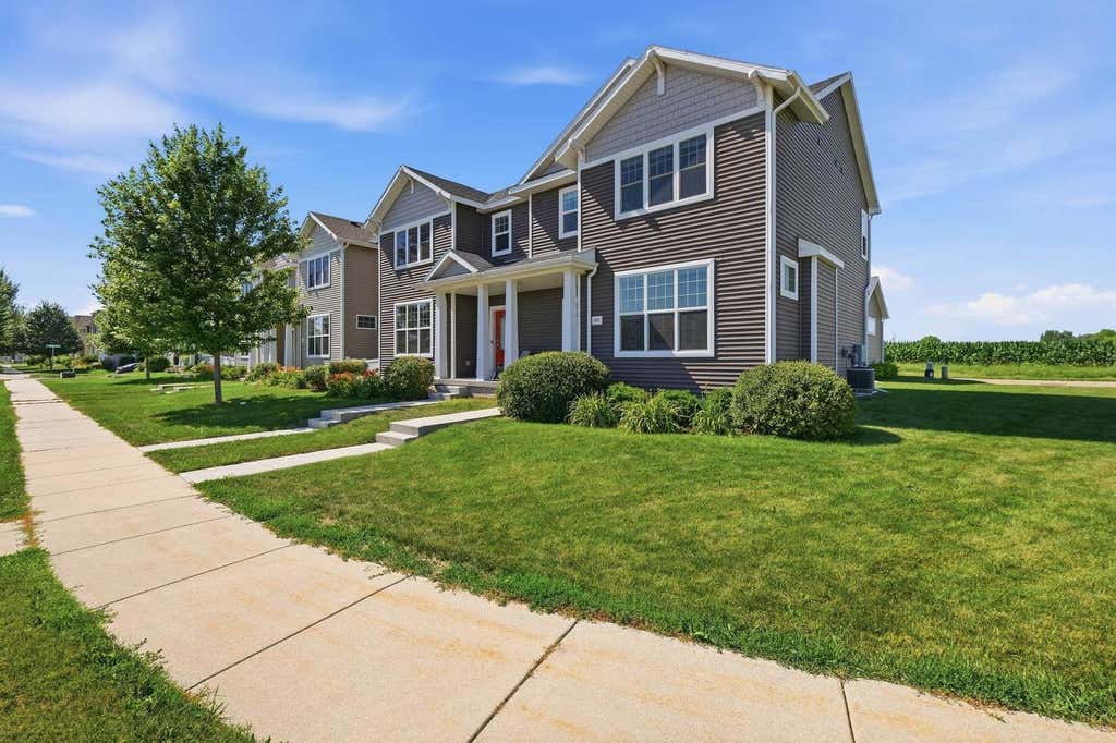 Photo of 1002 O'Keeffe AVENUE, Sun Prairie, WI 53590 (MLS # 2028505)