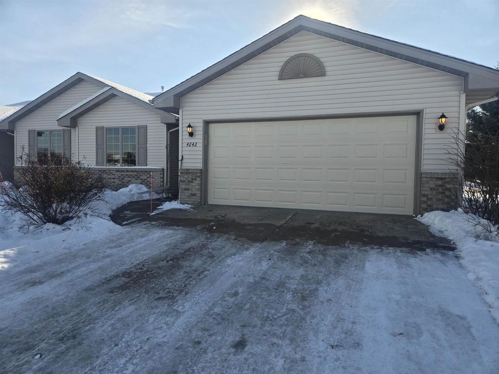 Photo of 4242 Greenbriar DRIVE, Janesville, WI 53546 (MLS # 2013875)