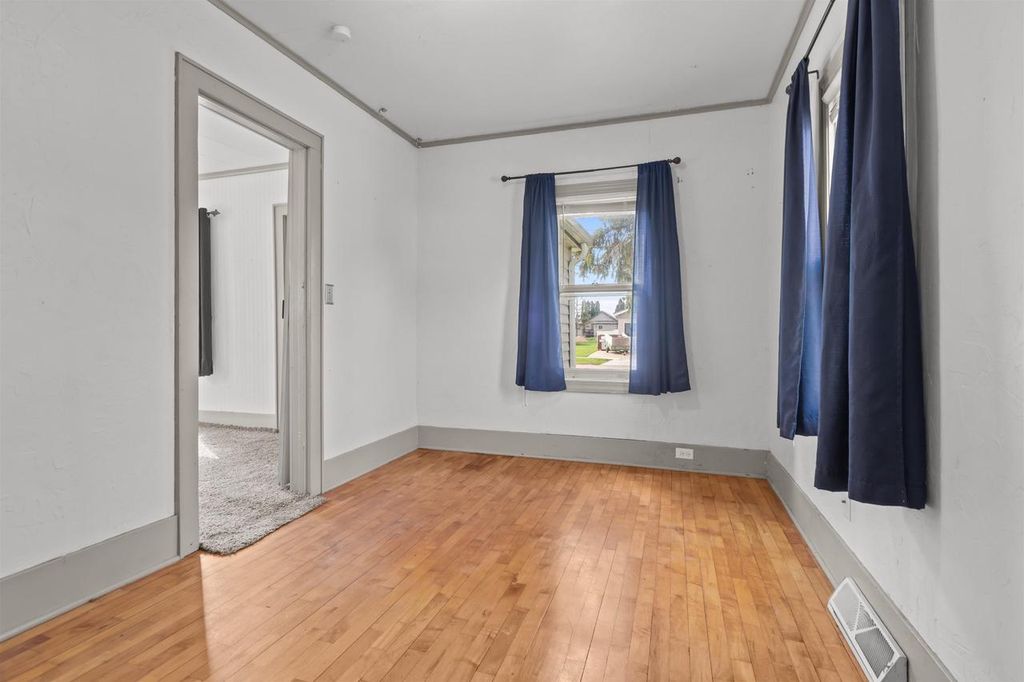 Photo of 120 Allen AVENUE, Oshkosh, WI 54901 (MLS # 50324231)