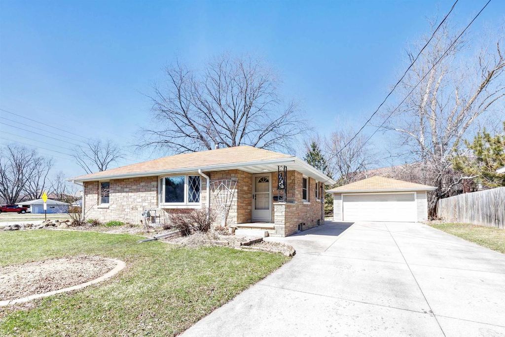 Photo of 114 W Wilson AVENUE, Appleton, WI 54915 (MLS # 50323374)