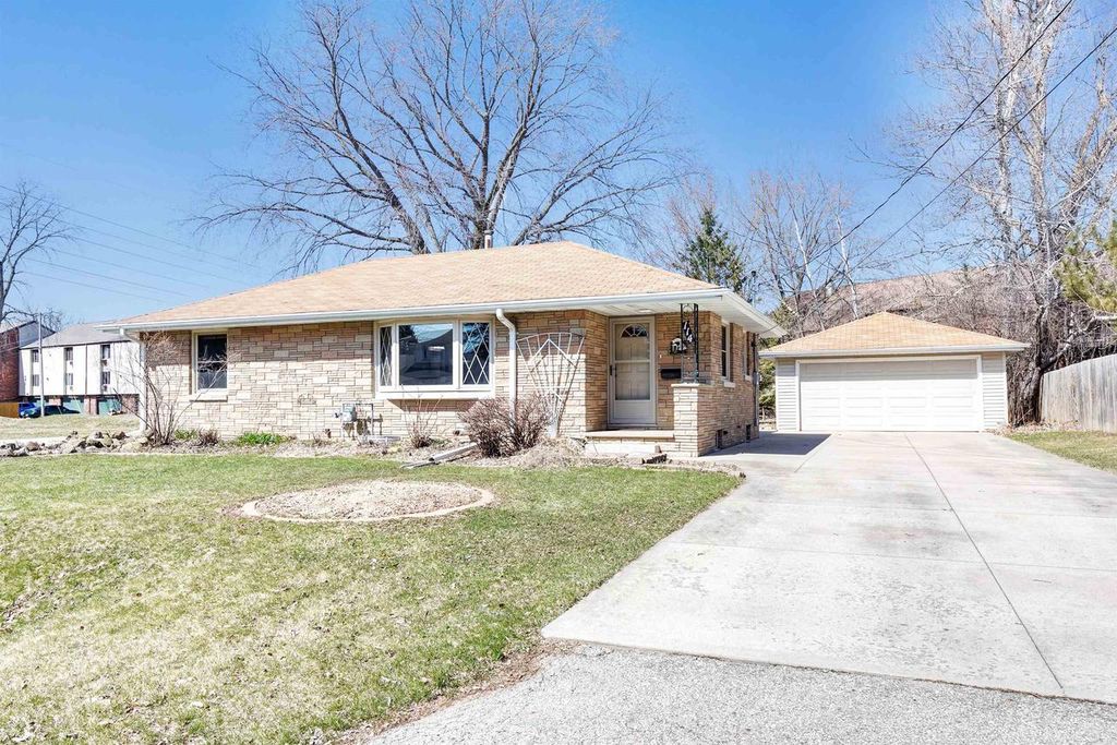 Photo of 114 W Wilson AVENUE, Appleton, WI 54915 (MLS # 50323374)