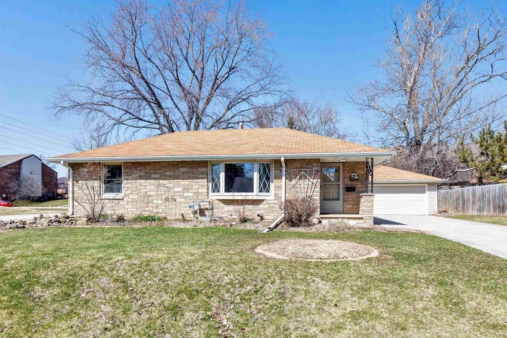 Photo of 114 W Wilson AVENUE, Appleton, WI 54915 (MLS # 50323374)